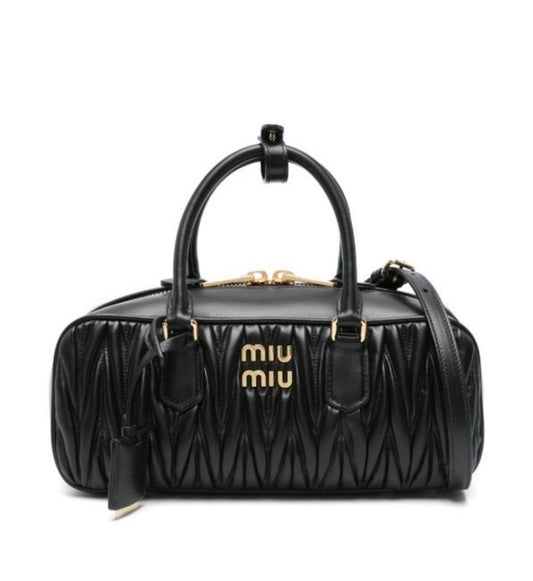 MIU MIU ΤΣΑΝΤΑ ΜΑΥΡΗ