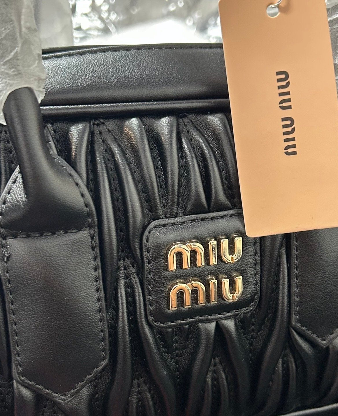 MIU MIU ΤΣΑΝΤΑ ΜΑΥΡΗ